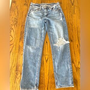 American Eagle 90’s straight legged Distressed Blue Jeans, Size 4